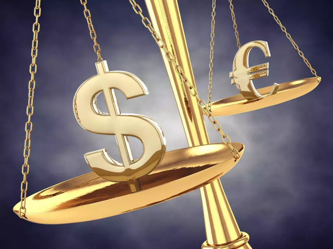 Trade Of The Week: Breakdown On The Horizon For EURUSD?