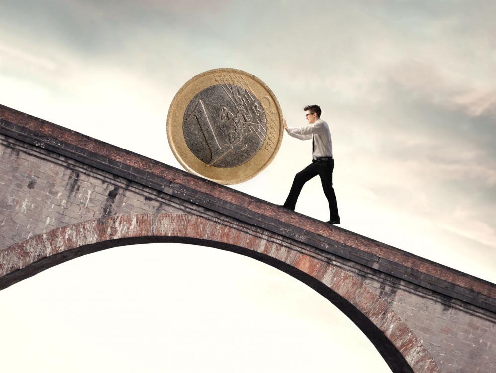 EURUSD attempts slight recovery